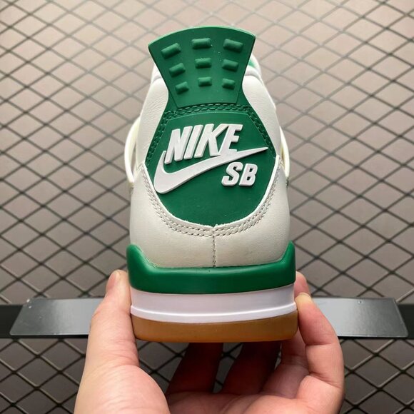 Air Jordan 4 - From the Court to the Streets - Picture 5 of 7